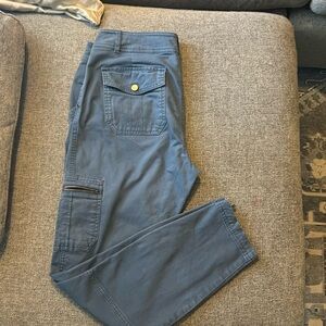 Skinny cargo pants